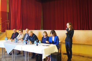 Daria Rusin na zebraniu w Sułkowicach Łęgu