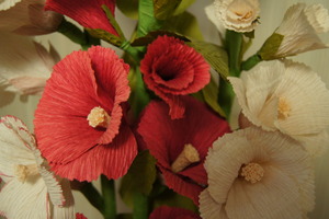 Kwiaty z bibuły Danuty Mydlarz,  fot. D. Rusin
