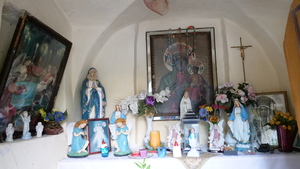 Wnętrze kapliczki w Rzykach, fot. M. Kudłacik